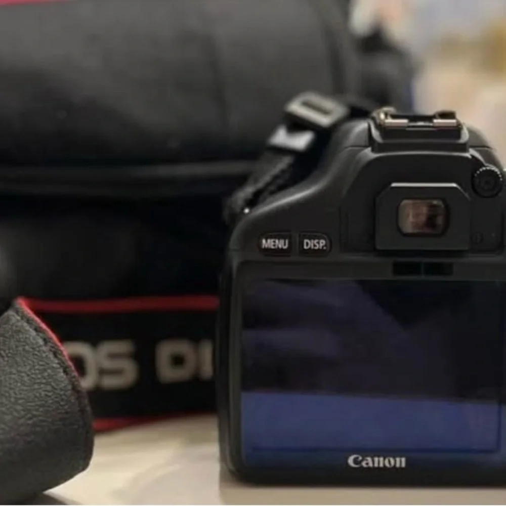 Canon EOS Rebel T2i DSLR Camera Bundle